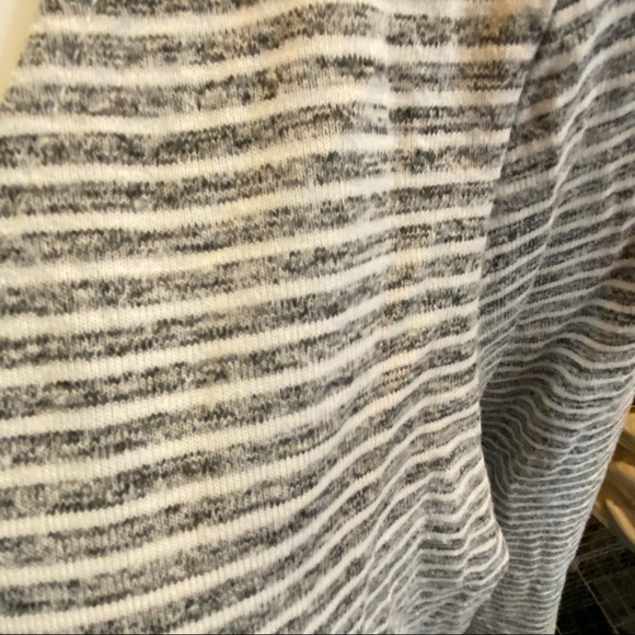 Size Large Denver Hayes sweater shirt - Picture 3 of 4